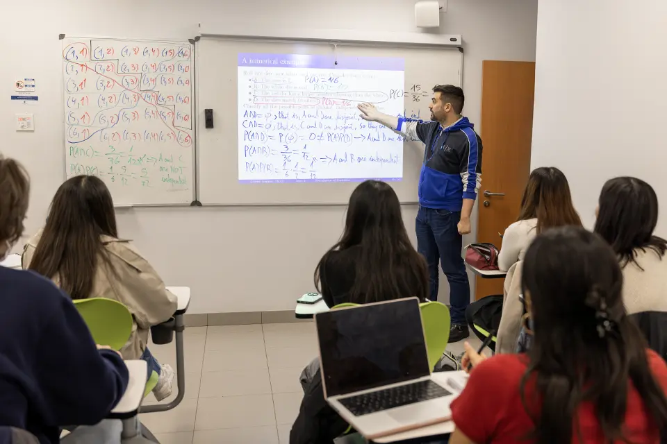 Students listen to the teacher in class.